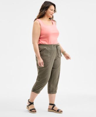 Plus Size D-Ring Cuffed Capri Pants