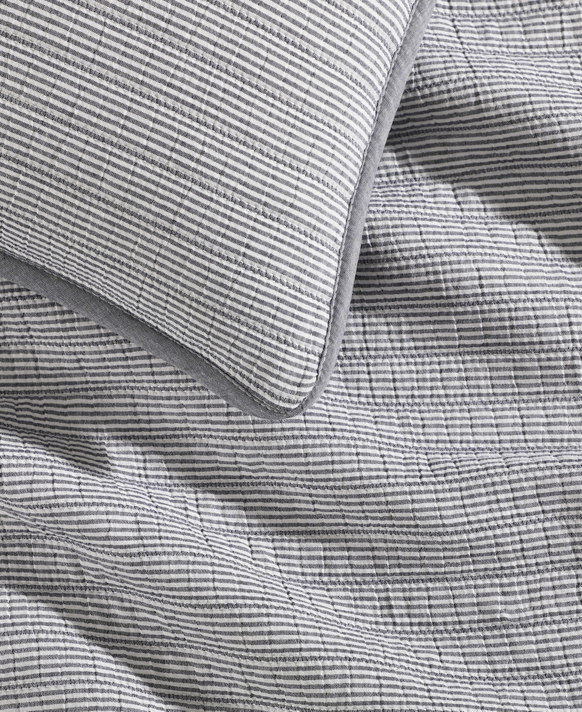 Tommy Hilfiger 136 Thread Count Ithaca Stripe Cotton Reversible Quilt Set In White,core Navy