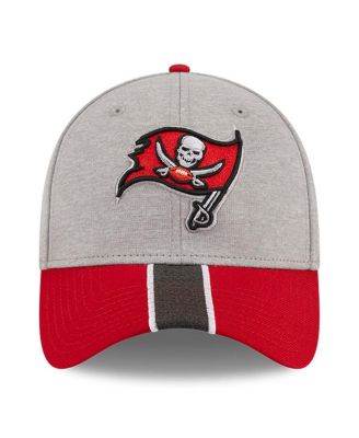 Men's Heather Gray/Red Tampa Bay Buccaneers Striped 39THIRTY Flex Hat