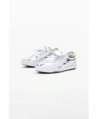 Women's Retro sneaker tongue