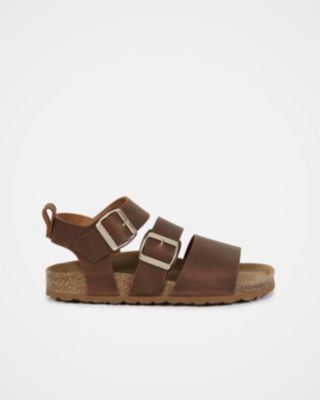 An elegant triple strap sandal