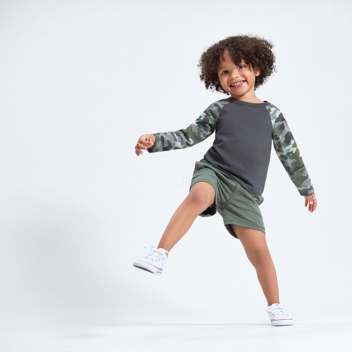 Шорты Gerber 3-Pack Pull-On Knit Shorts, Gray and Black, 18 Months для мальчиков-малышей, цвет: Камуфляжный — фото 7