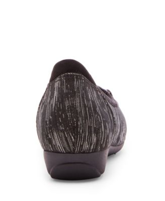 Women's Umeko Snip Toe Ballet Flats