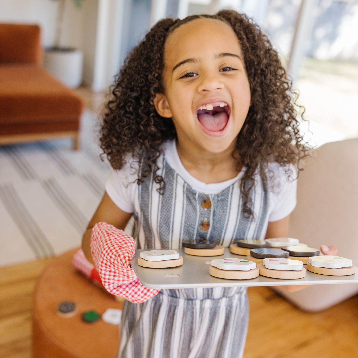 Детские игрушки Melissa and Doug Slice and Bake Wooden 30-Piece Cookie Set, Ages 3+ — фото 4