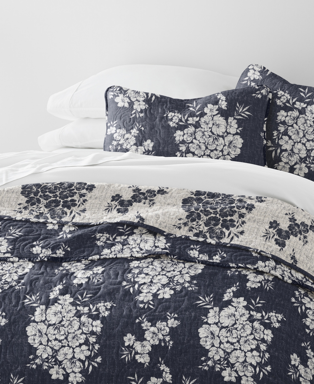 Ienjoy Home Distressed Bouquet Reversible 2-pc. Quilt Set, Twin/twin Xl In Blue