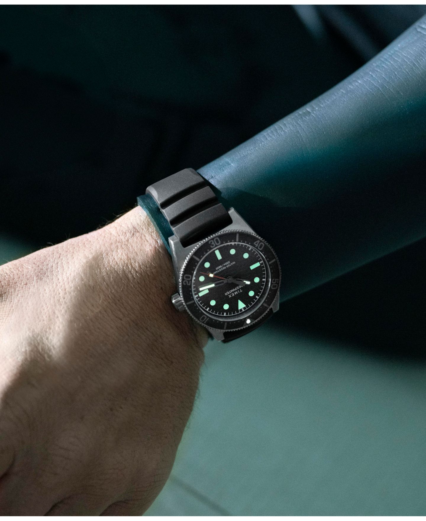 Мужские часы Timex Analog Black Rubber Strap Watch, 41mm — фото 7