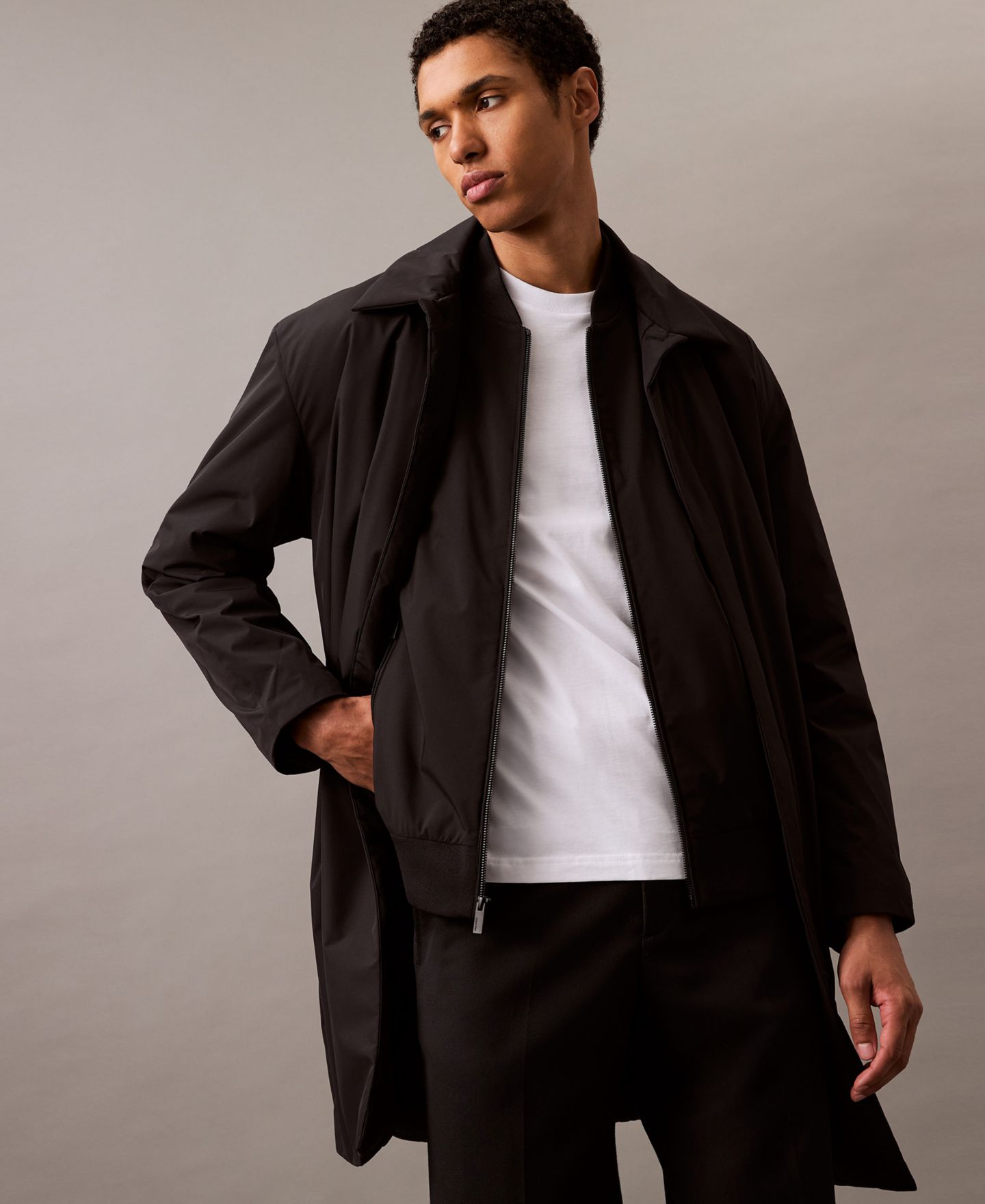 Мужская куртка Calvin Klein Logo-Print Matte Bomber, цвет: Чёрный — фото 4