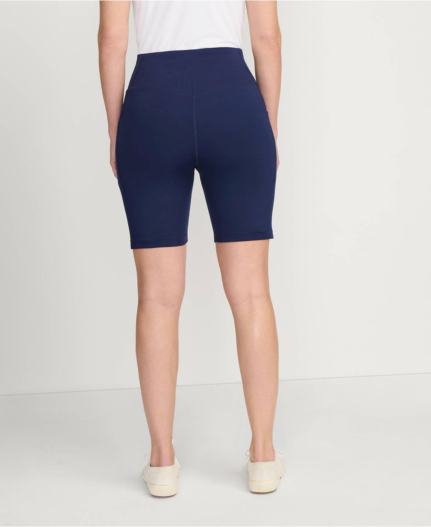 Женские шорты Lands' End Active High Impact 7" Pocket Bike Shorts, цвет: Морской тёмно-синий — фото 2