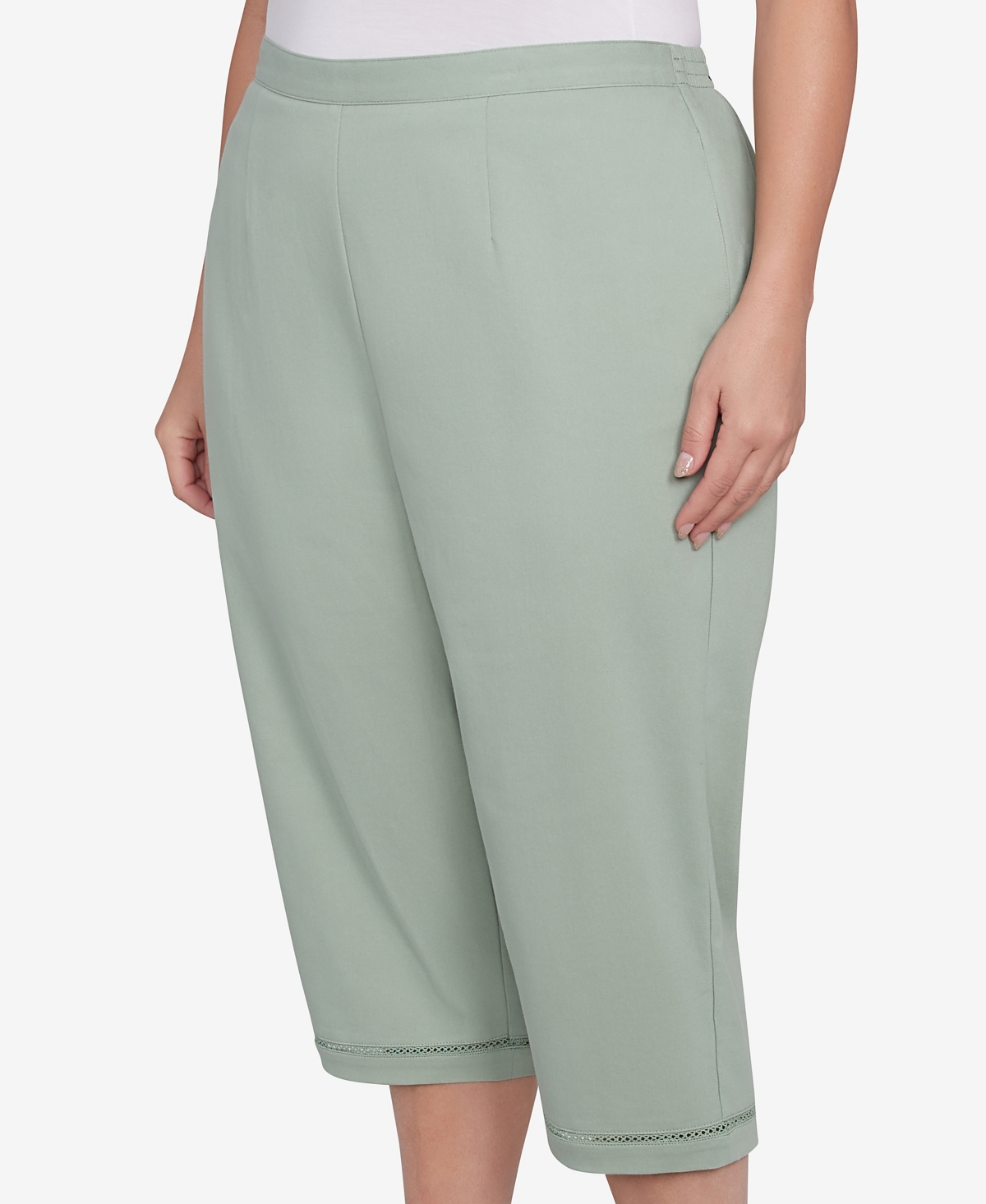 Alfred Dunner Plus Size Santa Fe Relaxed Crochet Hem Capri Pants In Aloe