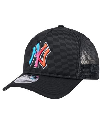 New Era - Men's Black New York Yankees Gradient 9FORTY A-Frame M-Crown Trucker Adjustable Hat