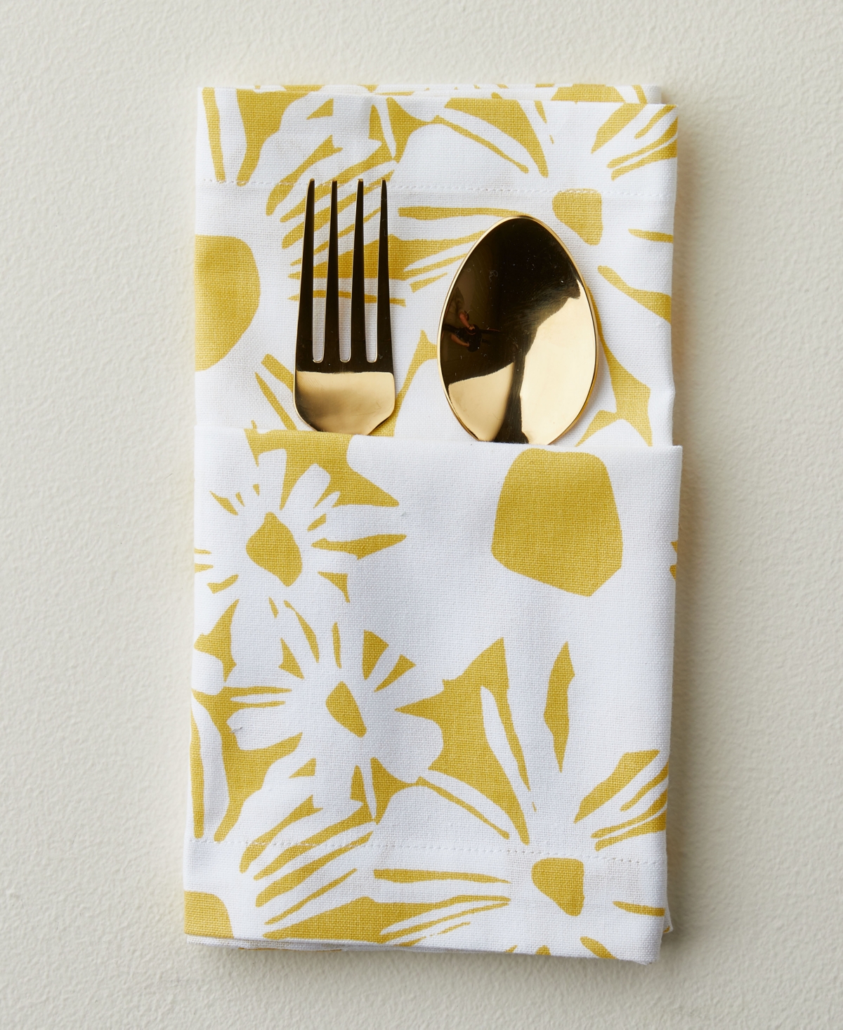 Tableau Blooms Bright Set Of 4 Napkins, 8.25" X 8.25" In Yellow