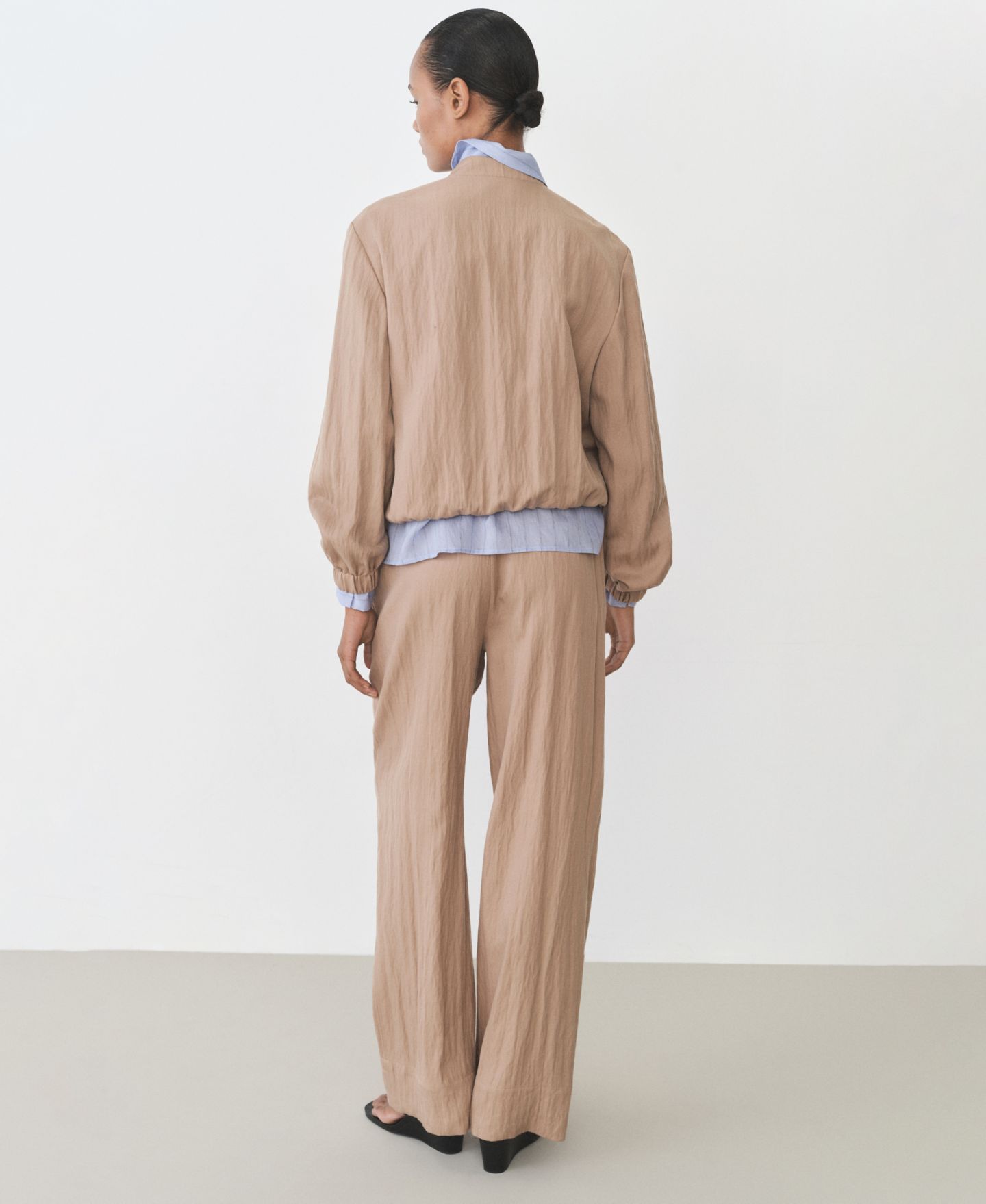 Женские брюки Mango Straight Lyocell Texture, цвет: Средний коричневый — фото 2