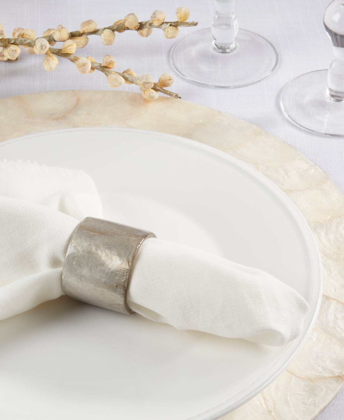 Saro Lifestyle Radiant Capiz Napkin Rings, Set Of 4 In Silver