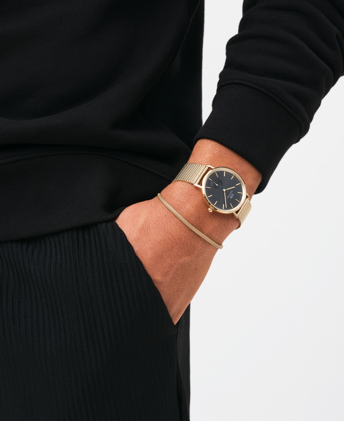 Daniel Wellington Unisex Analog Gold-tone Stainless Steel Mesh Watch, 40mm In Gold