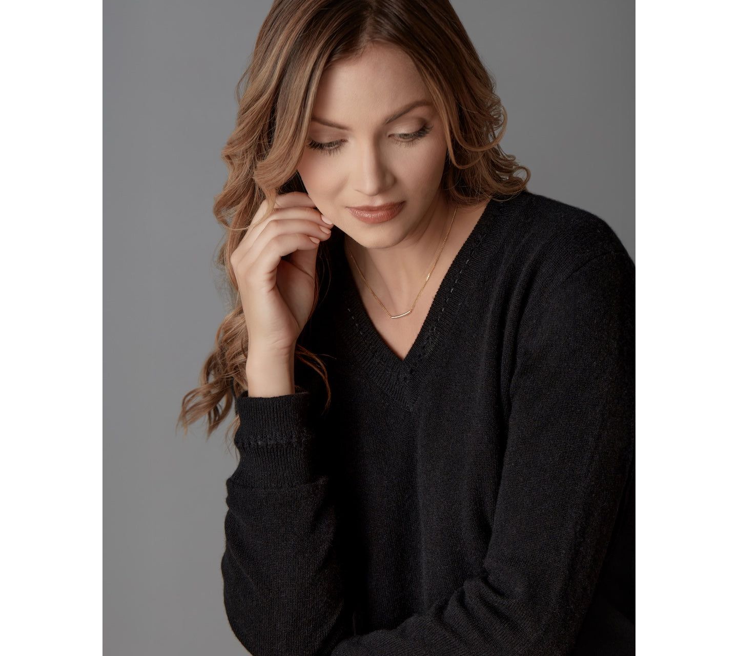 Женский свитер Luxlined Itch-Free Cashmere V-Neck Sweater with Soft Liner, цвет: Чёрный песочный — фото 4