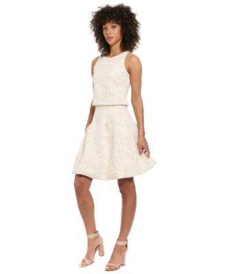 Women's Textured-Rose Sleeveless Top