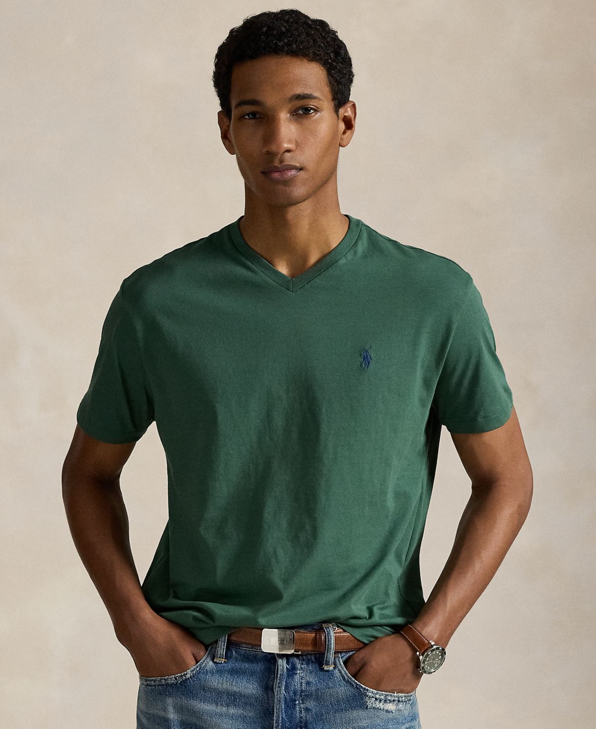 Мужская футболка классического покроя с V-образным вырезом