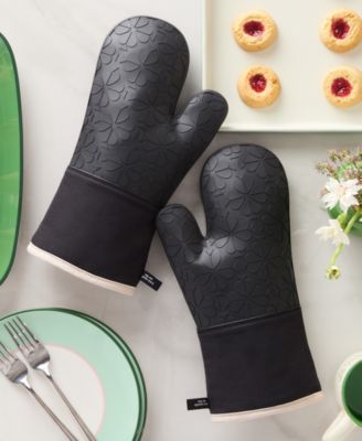 Spade Flower Soft Silicone Oven Mitt Set, 7" x 13"