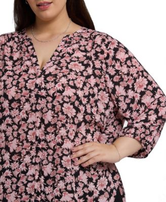 Plus Size Pintuck V-neck Top