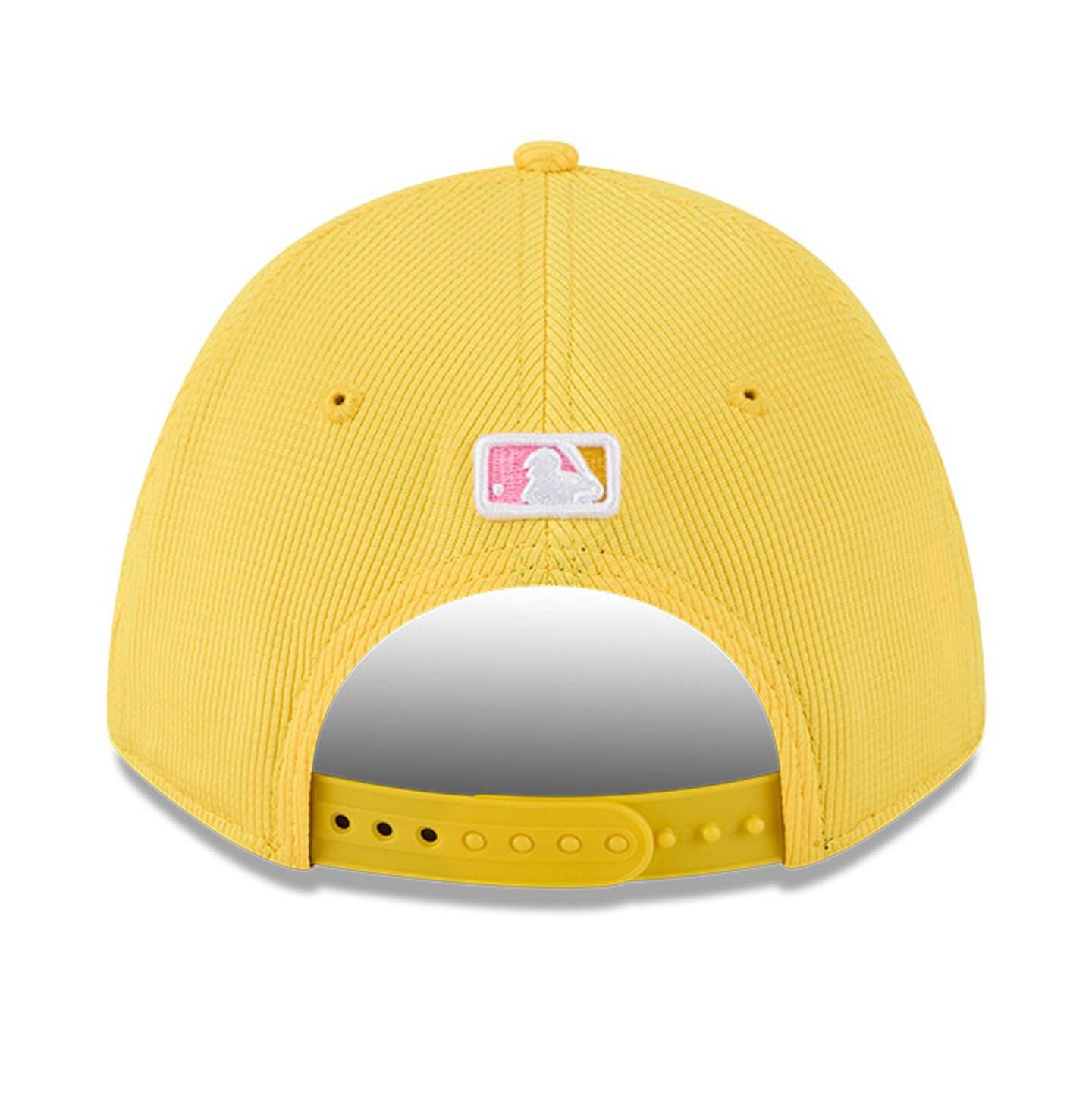 Мужская кепка New Era Yellow San Diego Padres City Connect Batting Practice 9FORTY M-Crown Adjustable Hat — фото 4