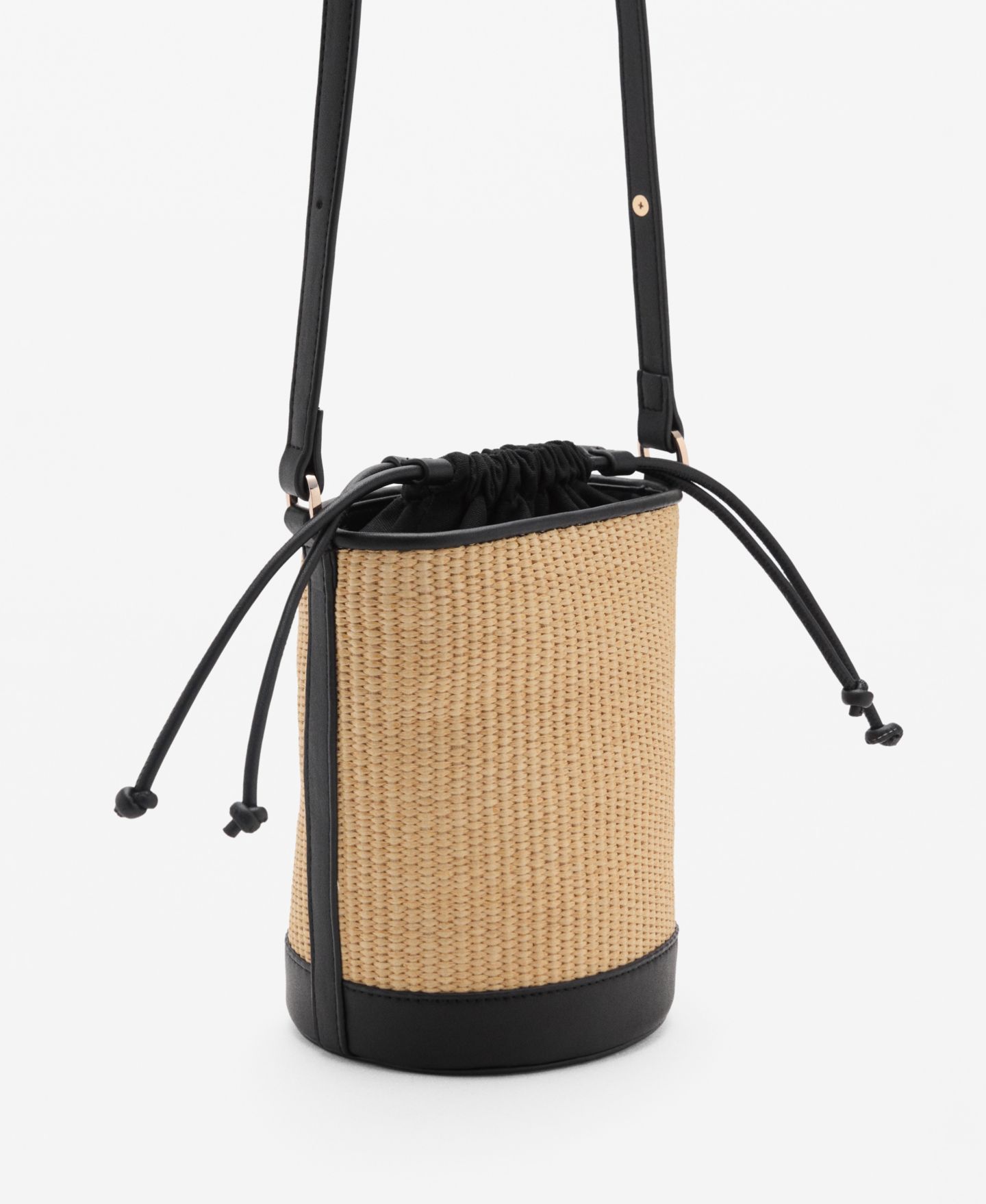 Женская сумка MANGO Small Raffia-Effect Bucket, цвет: Чёрный — фото 1