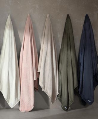 Core Plush Solid Blanket