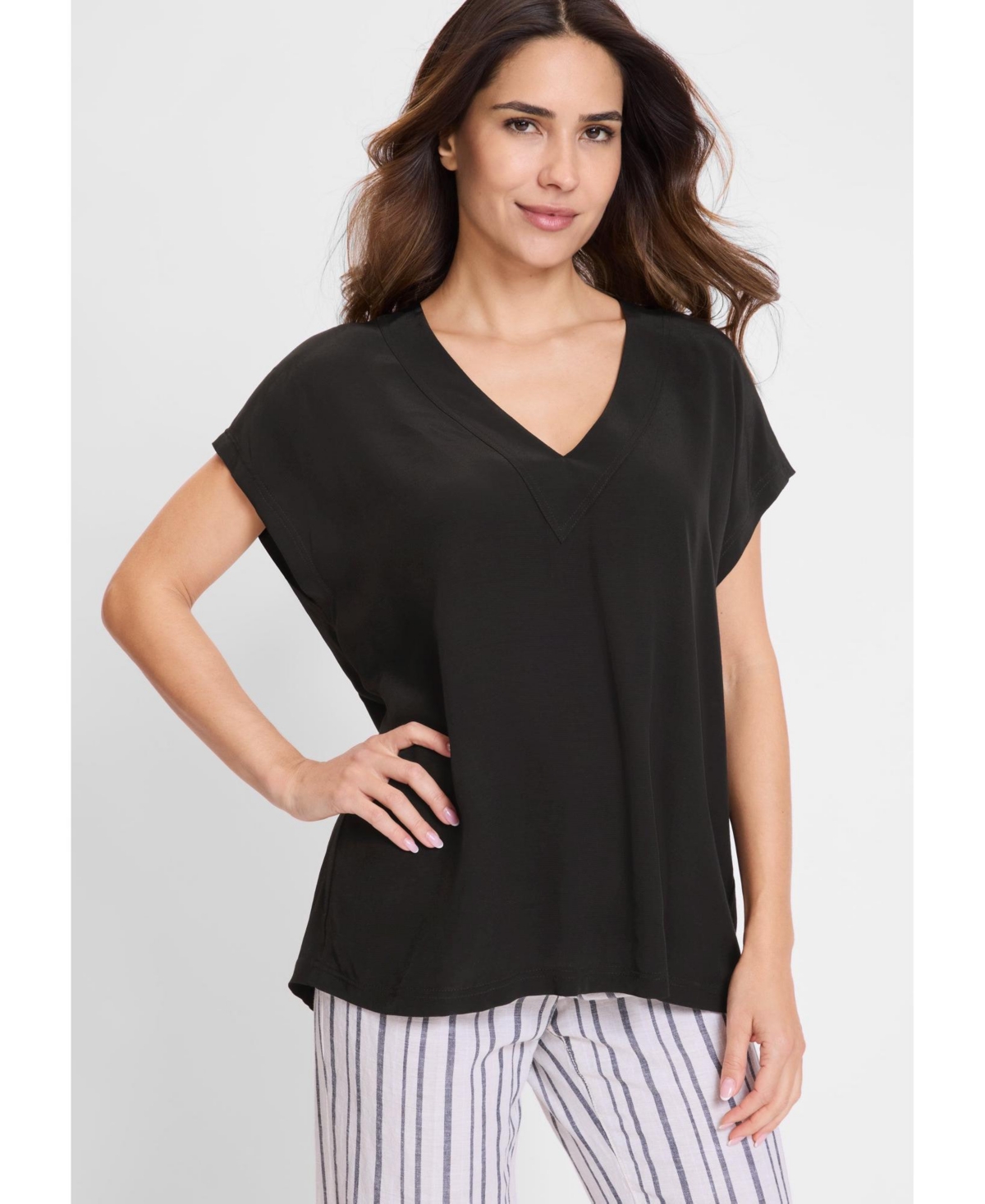Women's Solid V-Neck Short Sleeve Blouse - Black