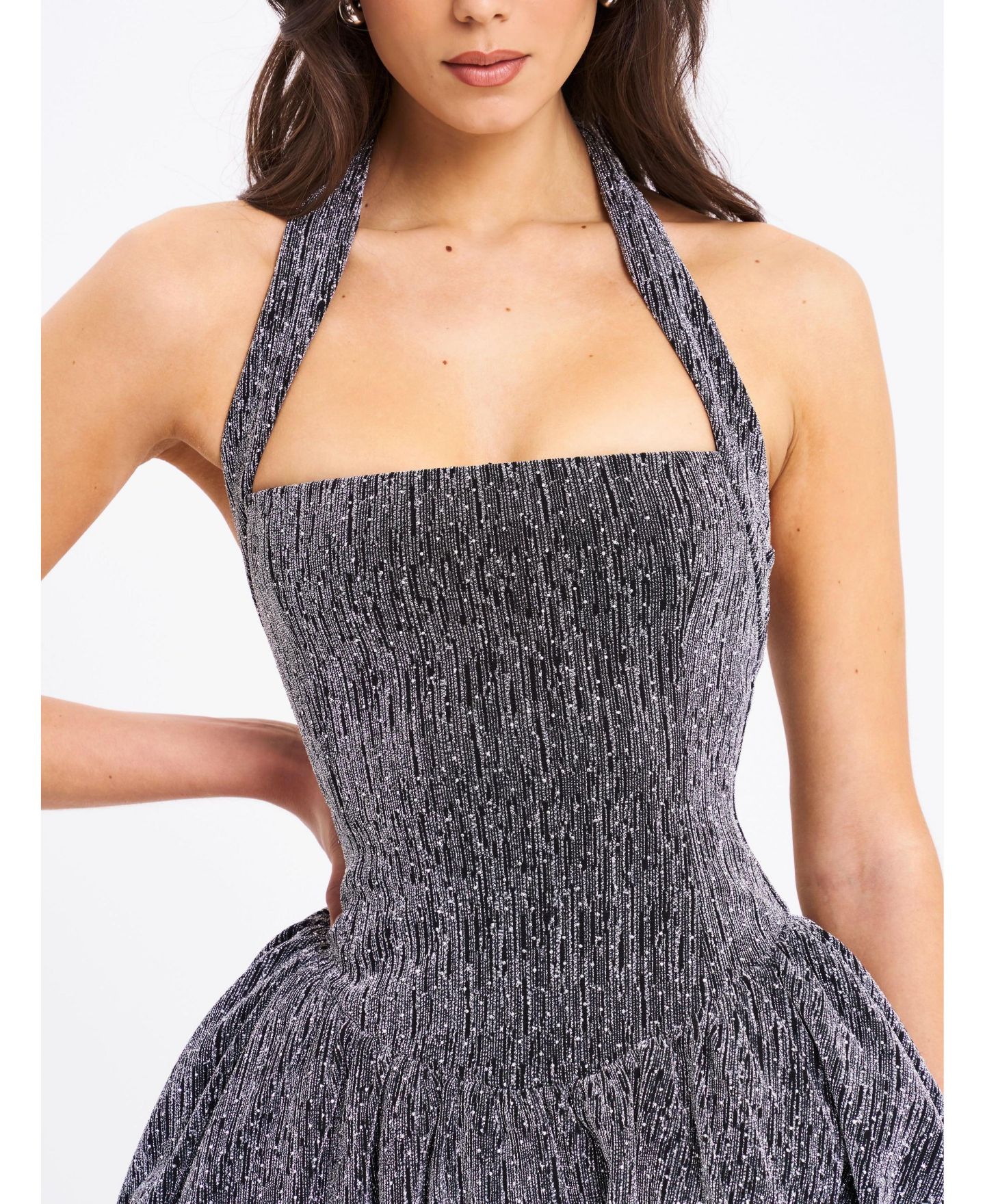 Женское платье Miss Circle Naomie Crystal Embellished Bubble Hem Halter Mini, цвет: Серебряный — фото 10