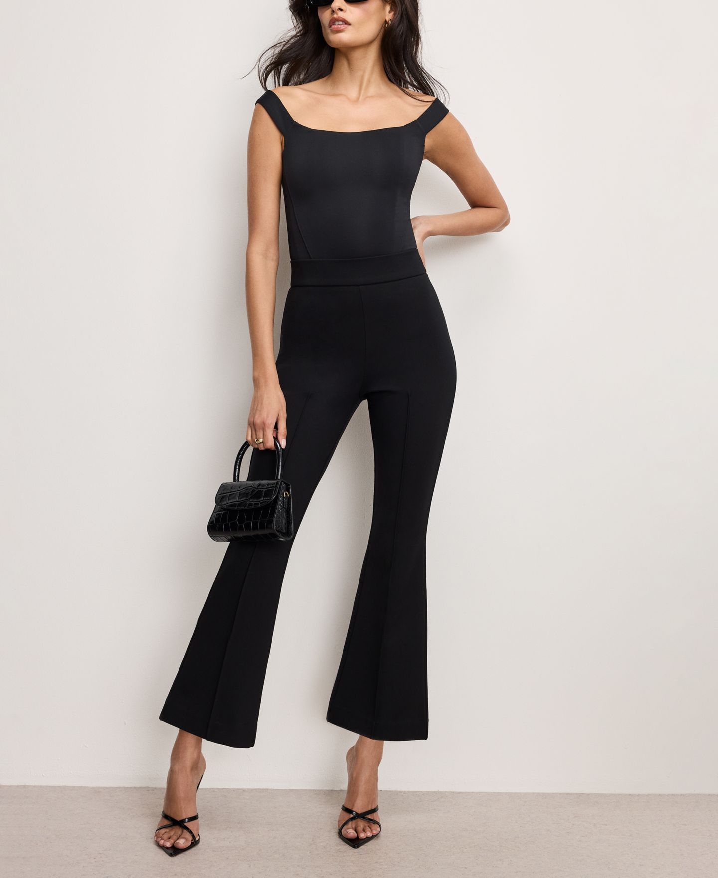 Женские брюки Good American Soft-Stretch Ponte Kick-Flare Pants, Regular & Plus Size, цвет: Чёрный — фото 2