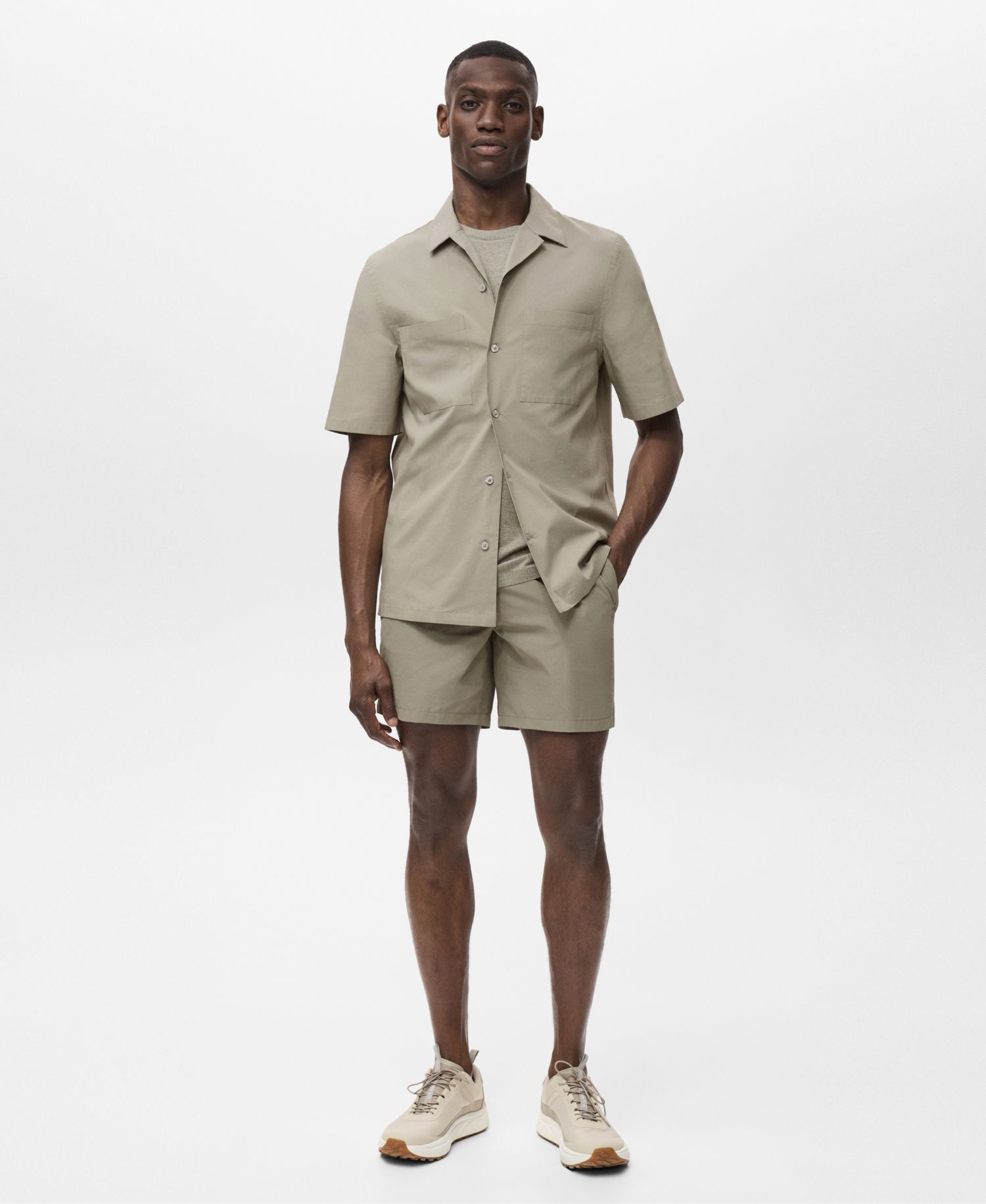 Men's Pockets and Bowling Collar Shirt