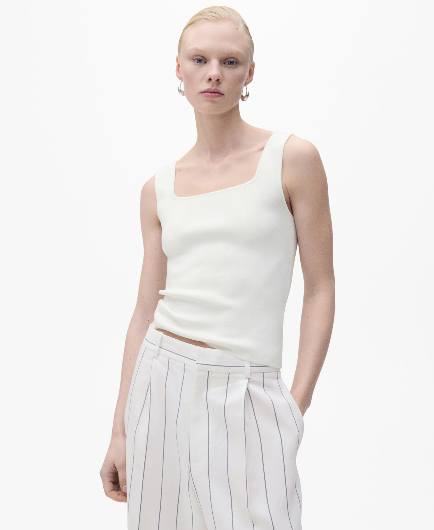 Женский топ Mango Low Neckline Fine-Knit, цвет: Молочный белый — фото 1