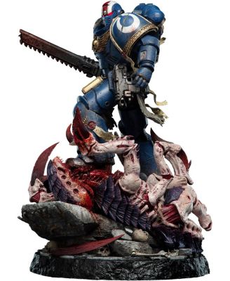- Warhammer 40K - Lieutenant Titus - Battleline Edition Polystone Statue