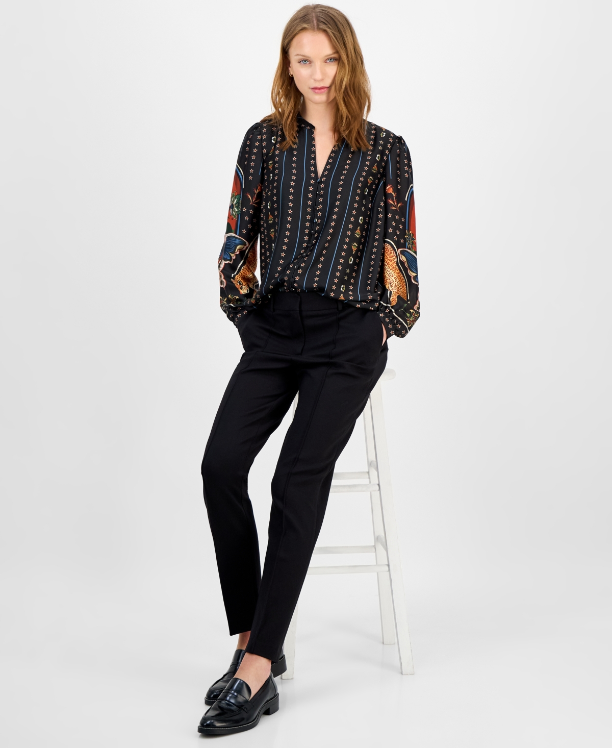 T Tahari Split V Neck Button Down Blouse In Multi