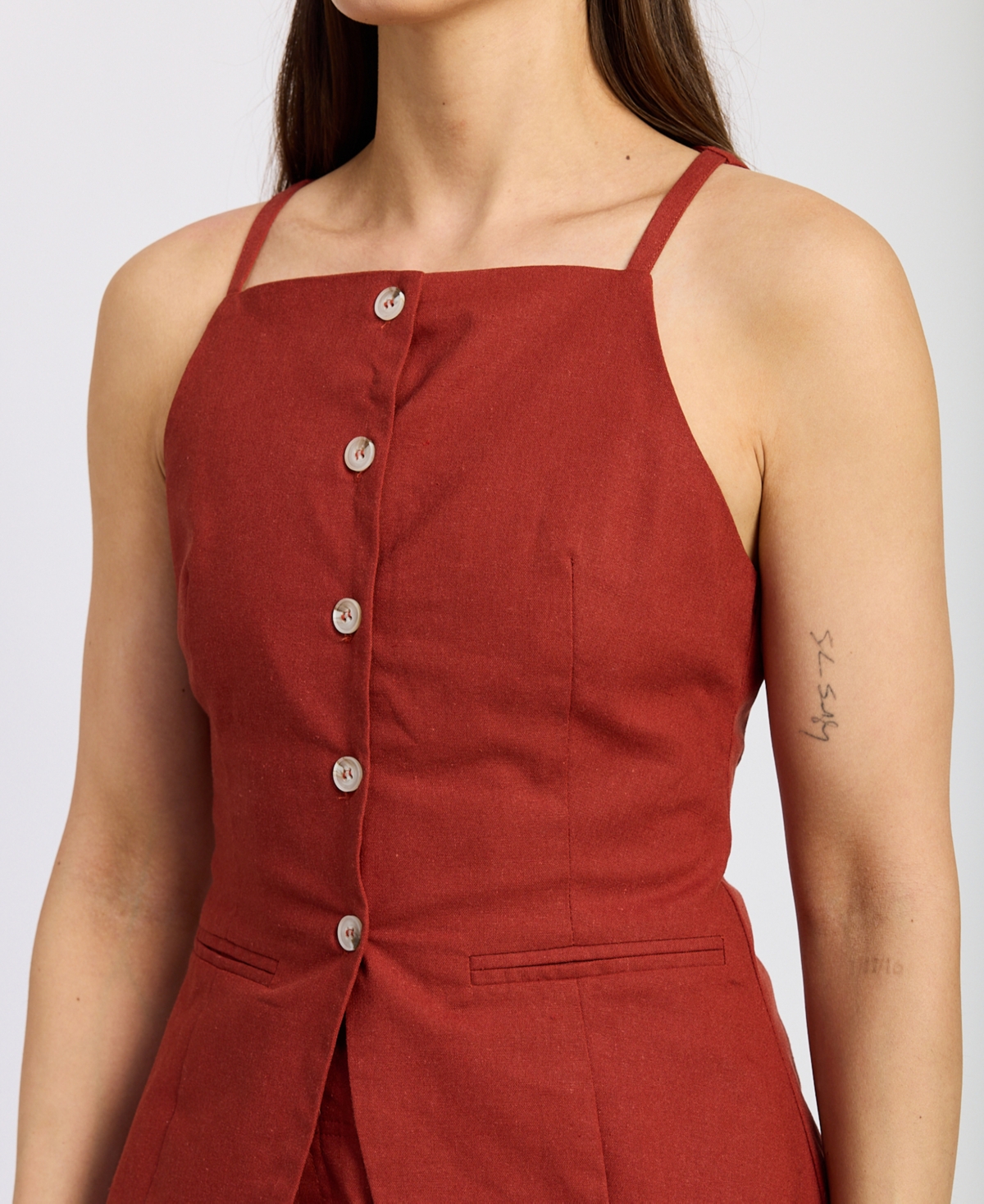 En Saison Megumi Sleeveless Top In Red Current In Red