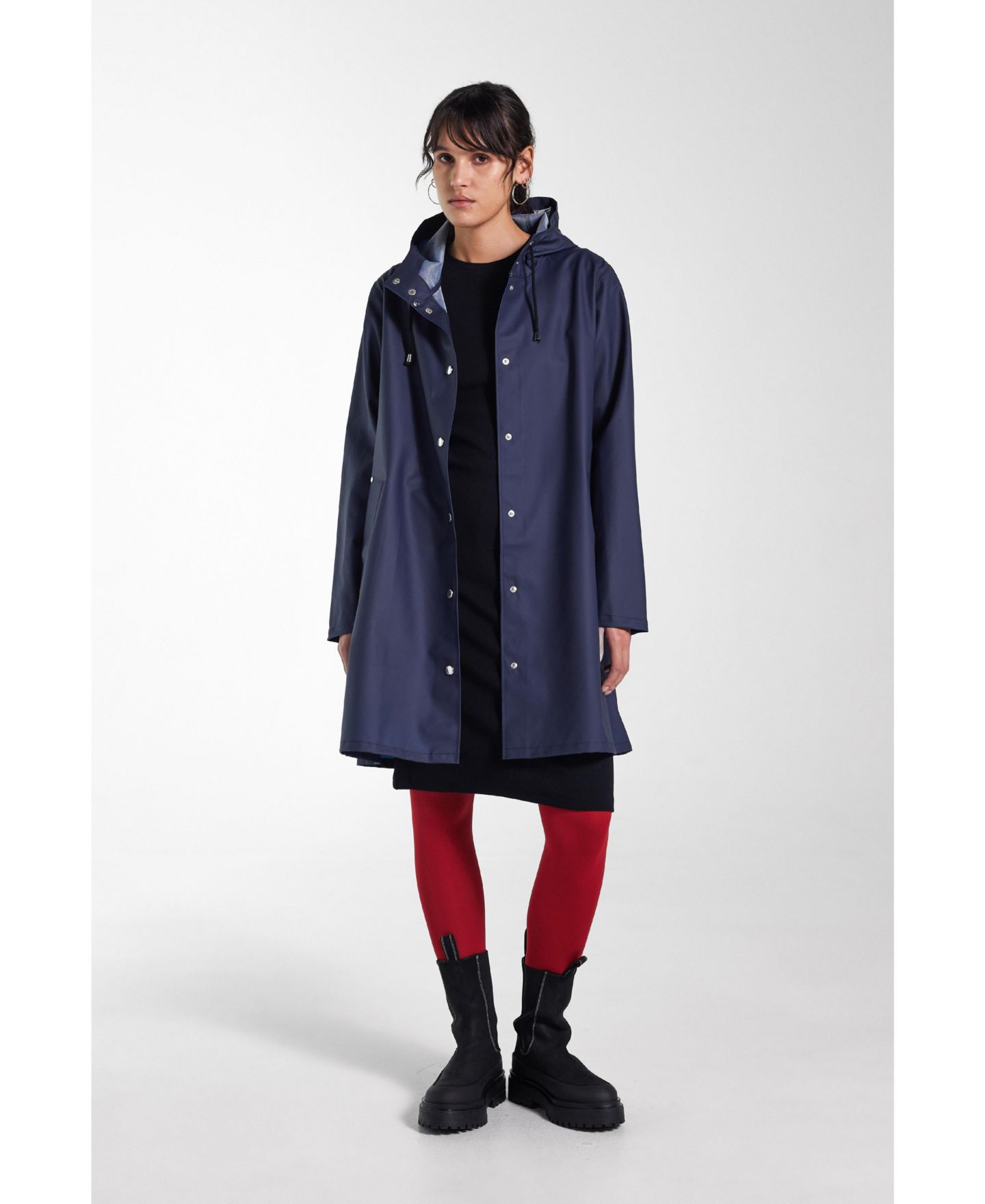 Женские куртки Stutterheim Mosebacke Lightweight Raincoat, цвет: Тёмно-синий — фото 6
