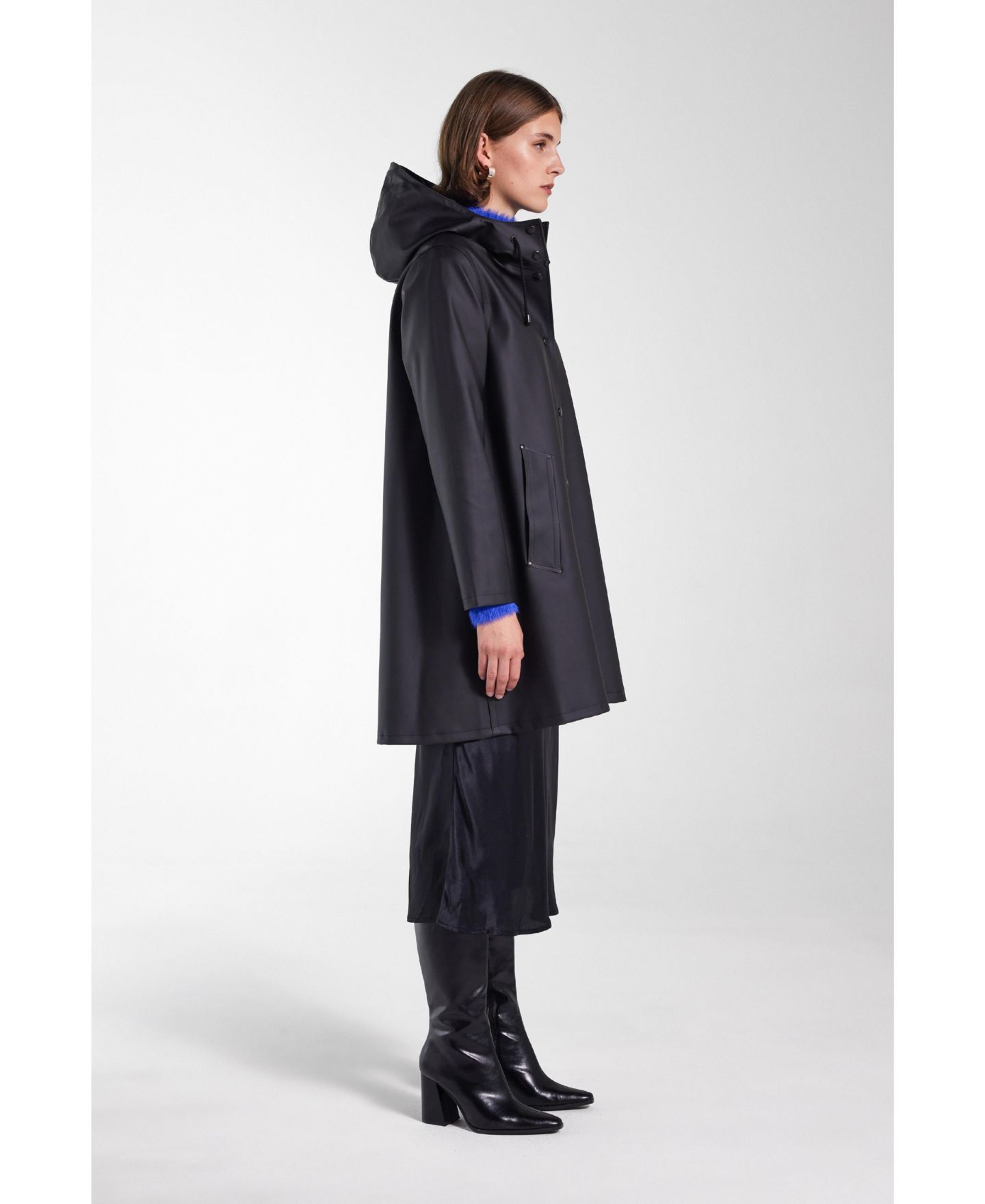 Женские куртки Stutterheim Mosebacke Hooded Long Sleeve Raincoat, цвет: Чёрный — фото 4