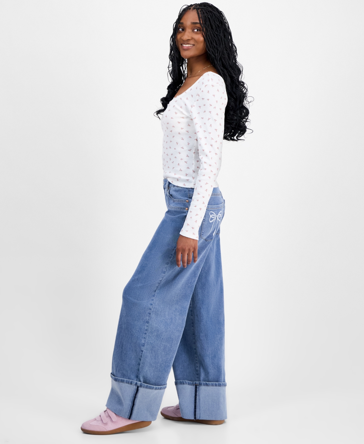Madden Girl Juniors' High-rise Cuffed Bow-embroidery Jeans In Brown