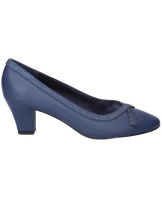 Women's Kata Round-Toe Slip-On Pumps