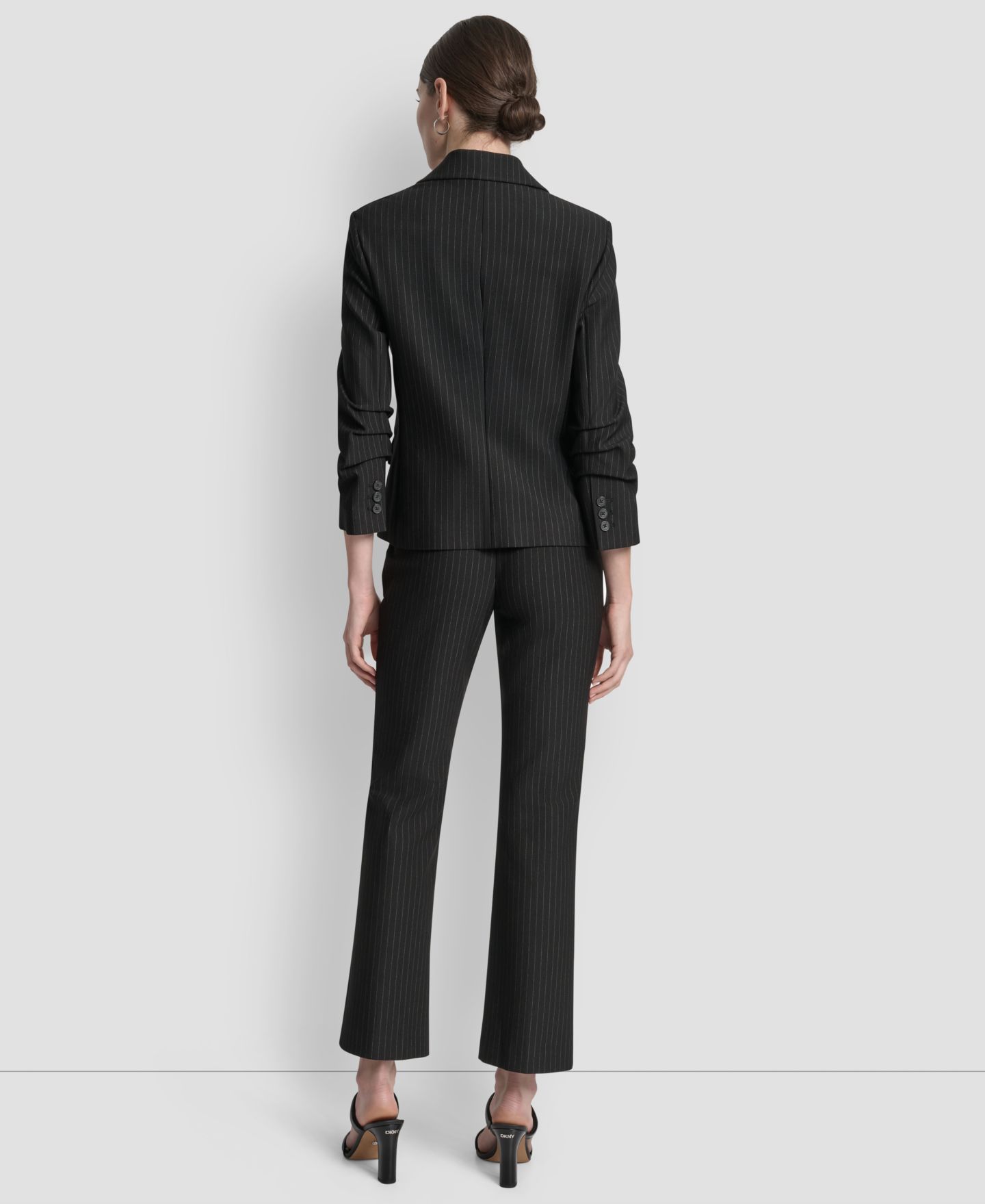 Женский пиджак DKNY Pinstripe Ruched-Sleeve One-Button Blazer, цвет: Чёрный — фото 7