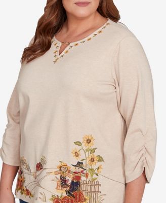 Plus Size Classic Scarecrow Bordered Keyhole Neck Top