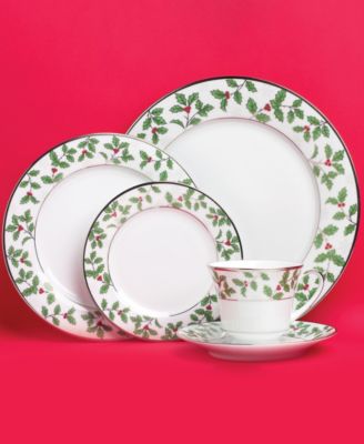 Holly & Berry Gold 40-Piece Dinnerware Set, Service For 8