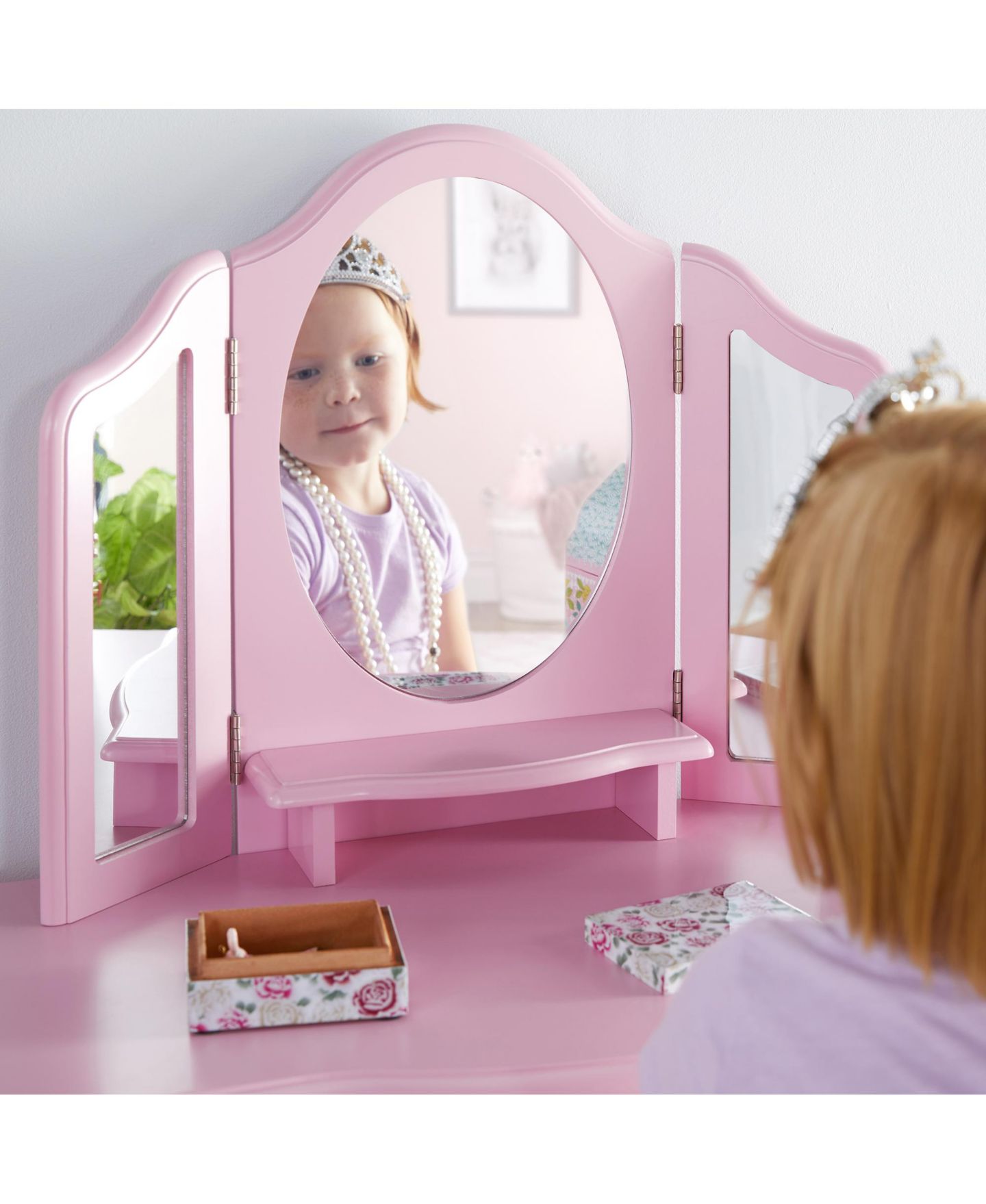 Детские игрушки Guidecraft Princess Tri-Fold Mirror Vanity and Stool Set, Ages 3+, цвет: Розовый — фото 5