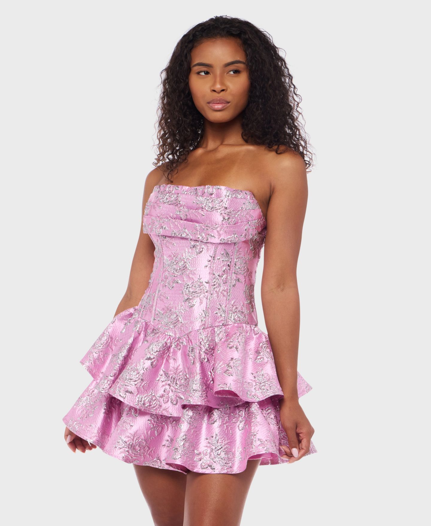 Женское платье Alex & Sophia Juniors' Metallic Jacquard Short Fit & Flare, цвет: Кремовый / Золотой — фото 6