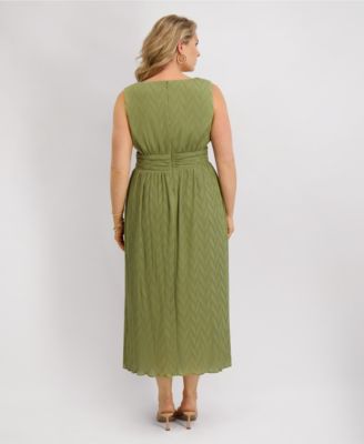 Plus Size V-Neck Pleated Chiffon Midi Dress