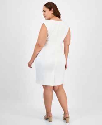 Plus Size Sleeveless Sheath Dress