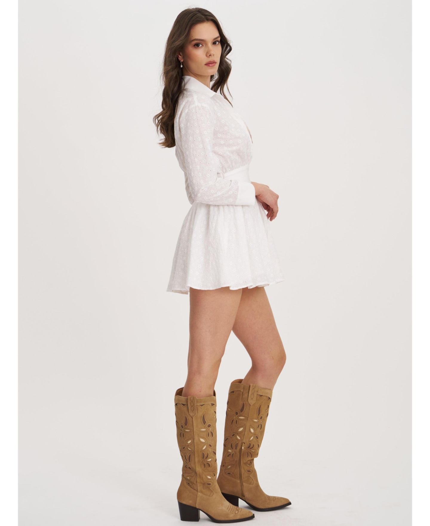 Женское платье Miss Circle Gabriella White Cotton Eyelet Button Up Long Sleeve Shirt Dress, цвет: Белый — фото 2