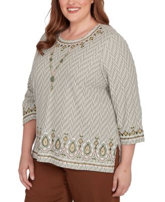 Plus Size Mount Laurel Textured Medallion Bordered Top with Necklace