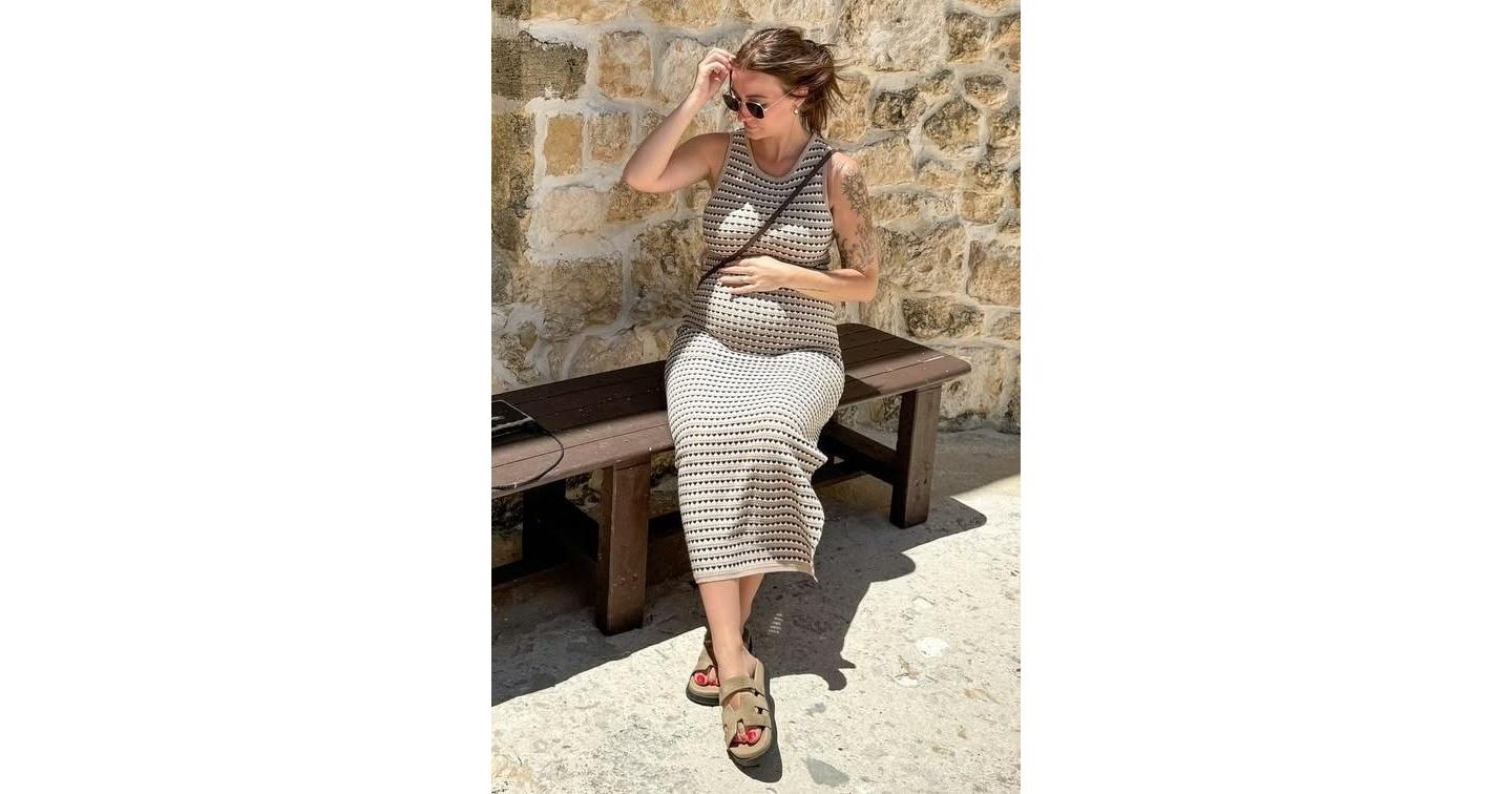 Женское платье Pinkblush Beige Striped Knit Fitted Sleeveless Maxi, цвет: Бежевый — фото 6