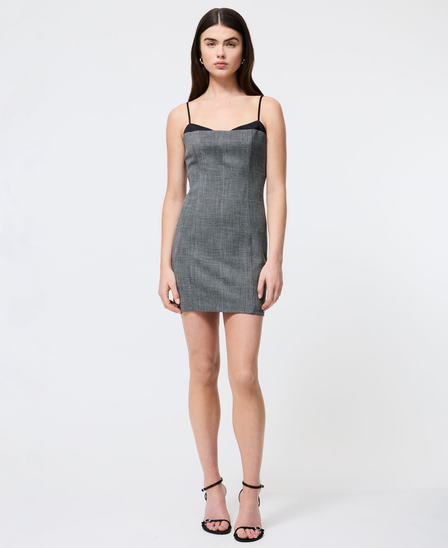 Женское платье French Connection Owen Plaid Peek-A-Boo Mini, цвет: Угольный / Чёрный — фото 1