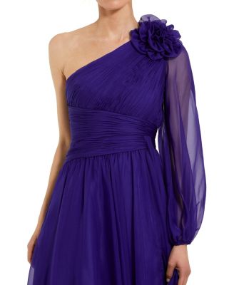 【Mac Duggal】One Sleeve Ruched Chiffon Gown With 3D Flower Mac Duggal Women's One Sleeve Ruched Chiffon Gown With 3D